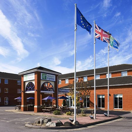 Holiday Inn Express Southampton West By Ihg Totton Exterior foto