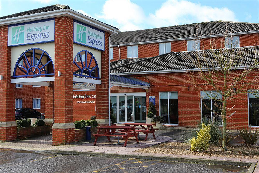 Holiday Inn Express Southampton West By Ihg Totton Exterior foto