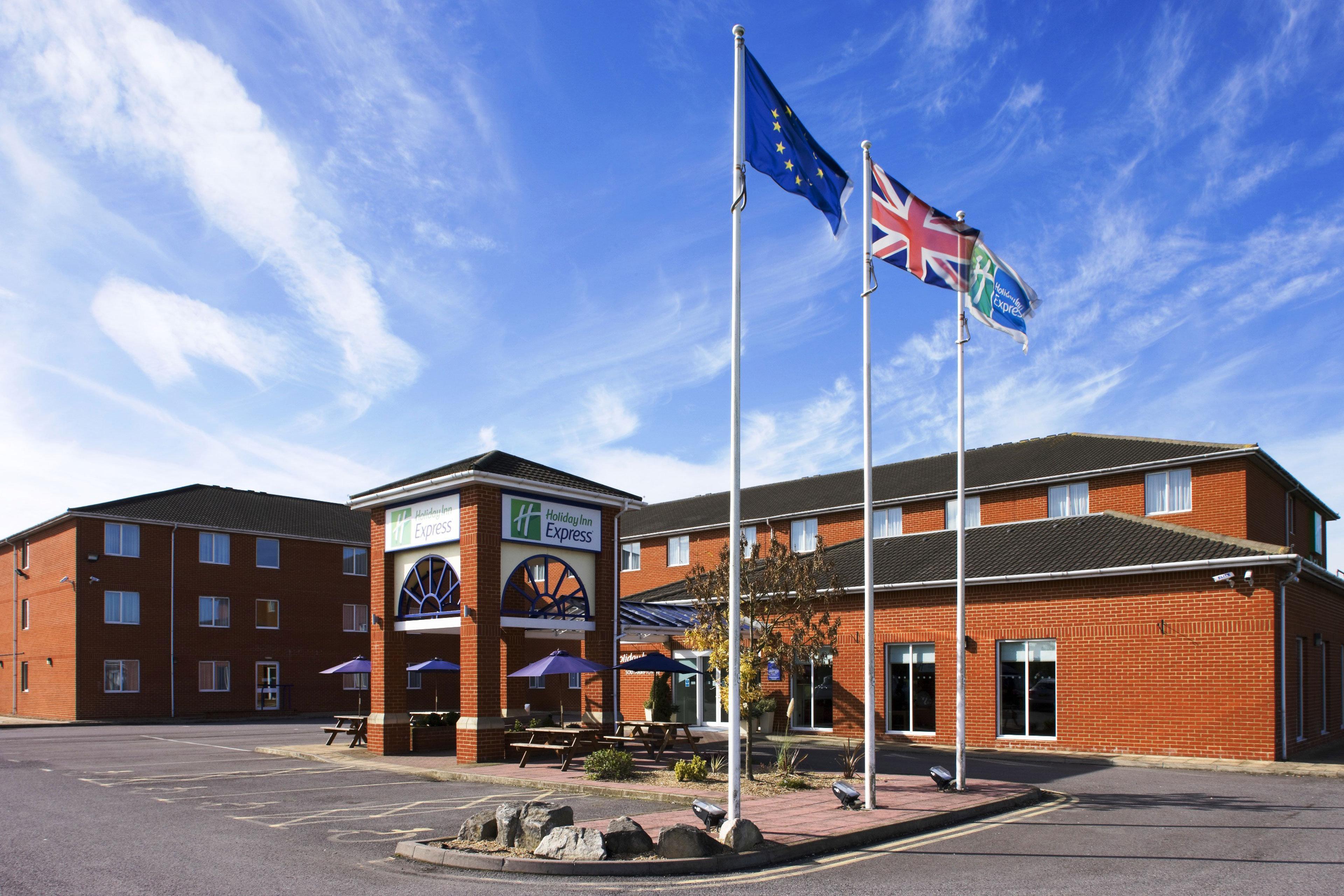 Holiday Inn Express Southampton West By Ihg Totton Exterior foto