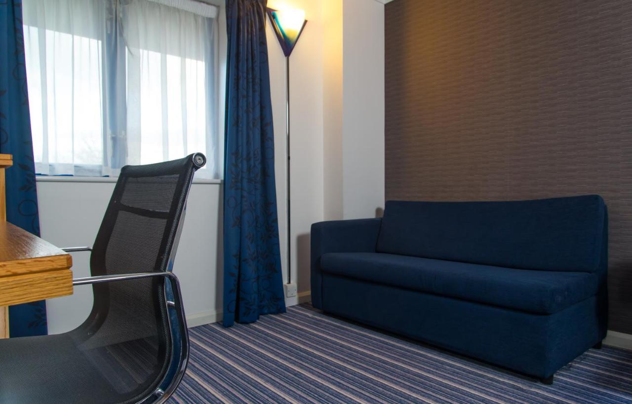 Holiday Inn Express Southampton West By Ihg Totton Exterior foto