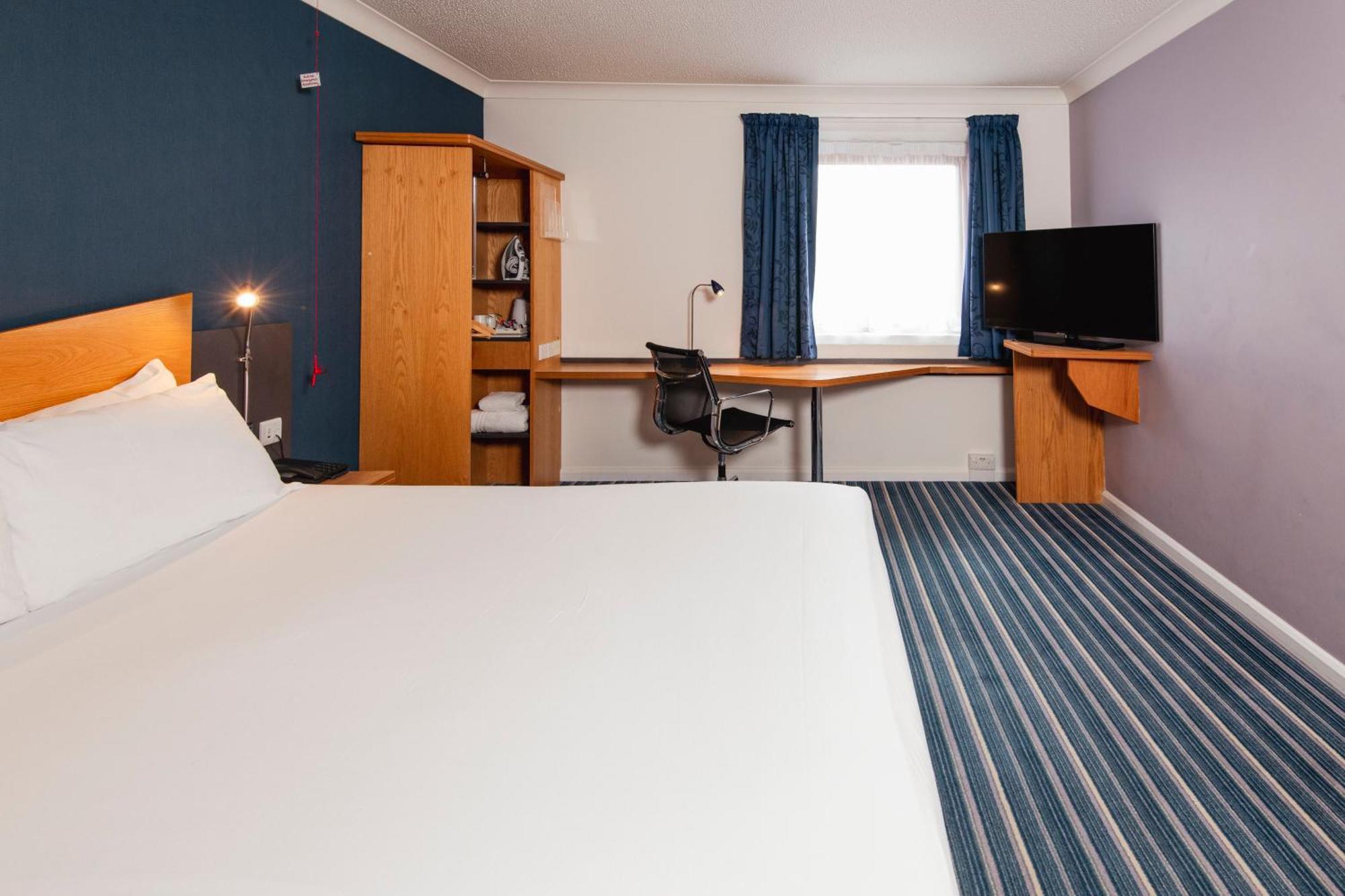 Holiday Inn Express Southampton West By Ihg Totton Exterior foto