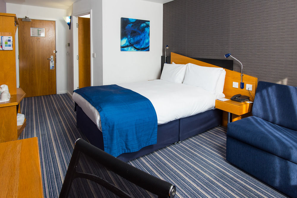 Holiday Inn Express Southampton West By Ihg Totton Exterior foto